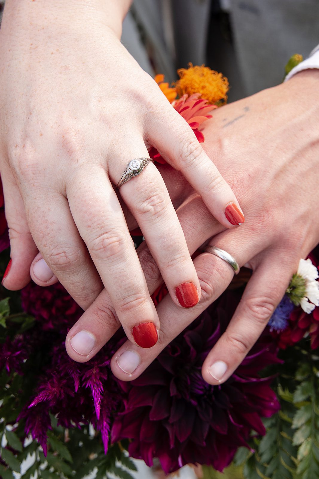 Wedding rings on the bouquet