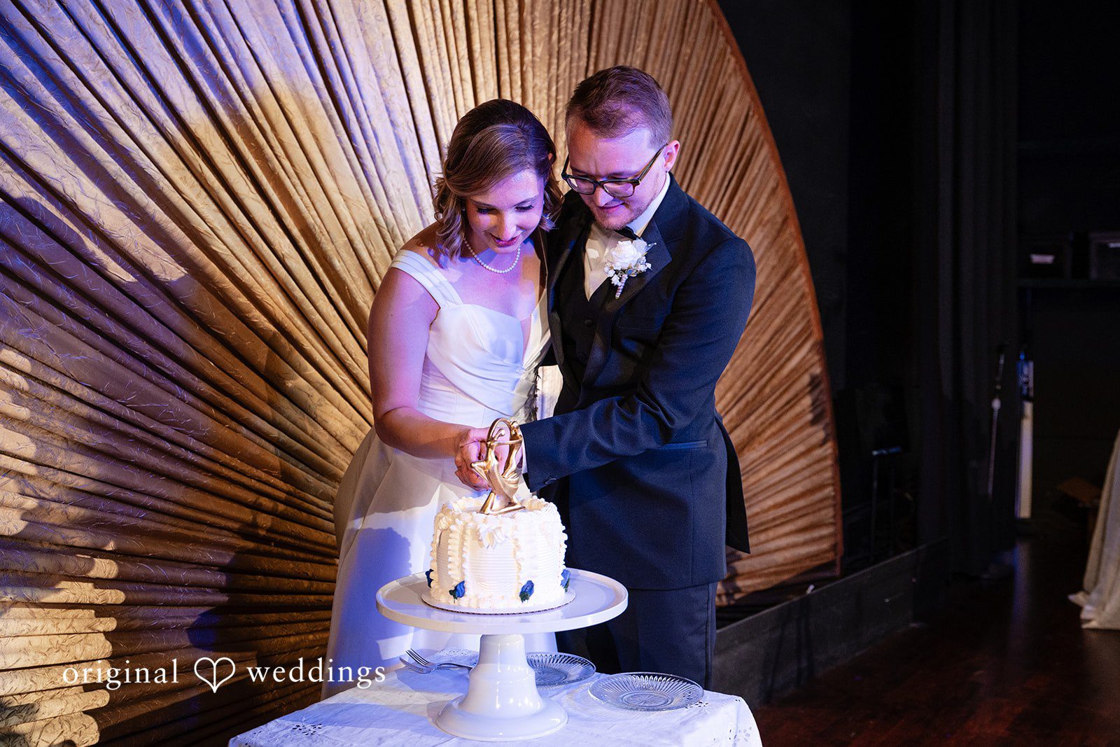 Cake cutting at Reverie Ballroom