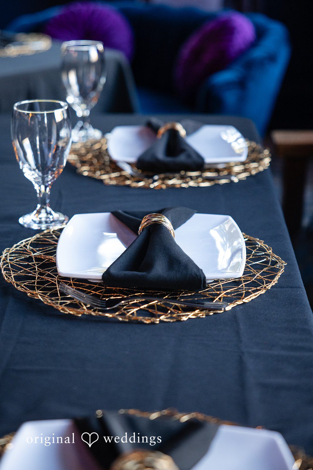 Table setting with folded napkins and glassware