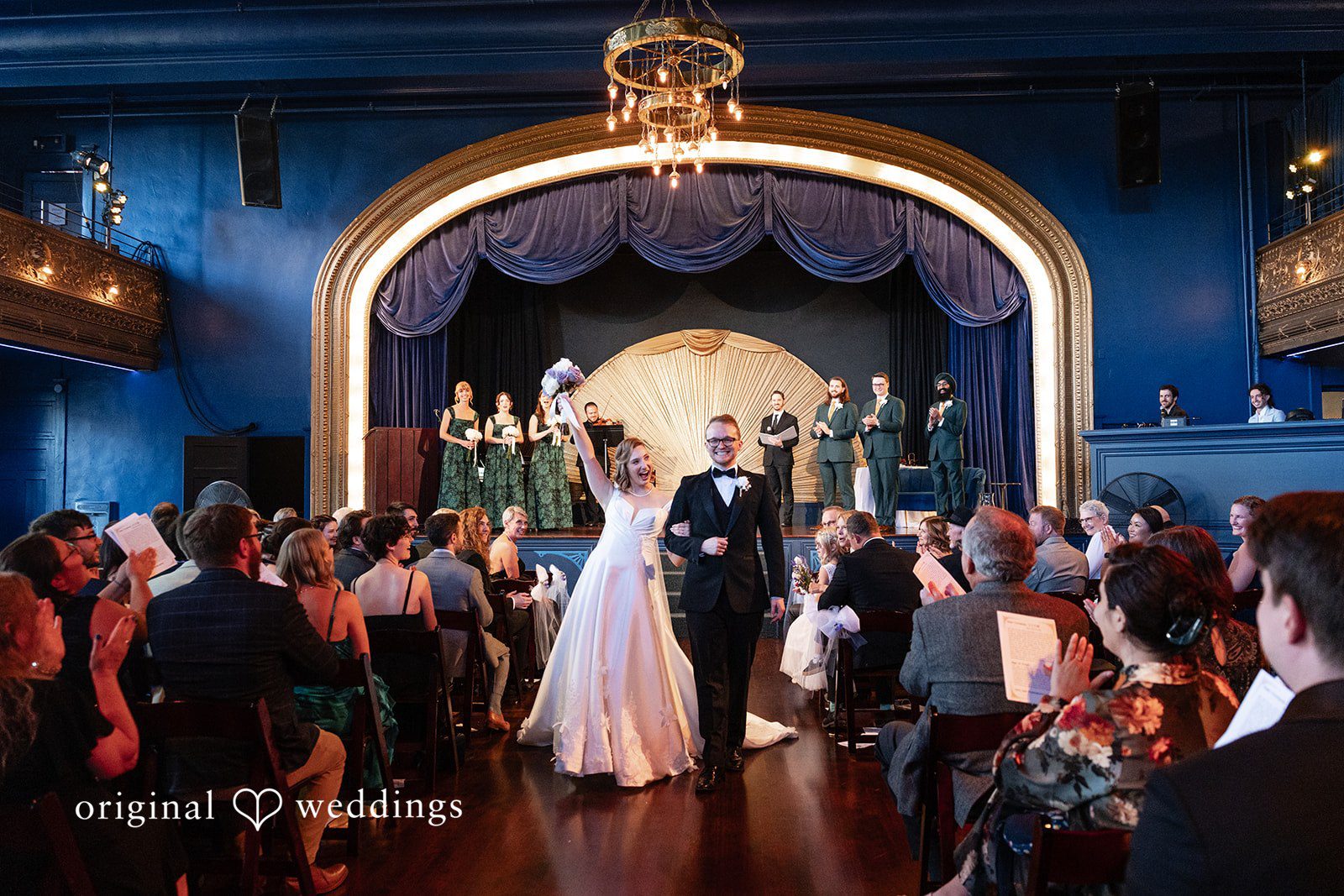 Couple in the center of the dance circle