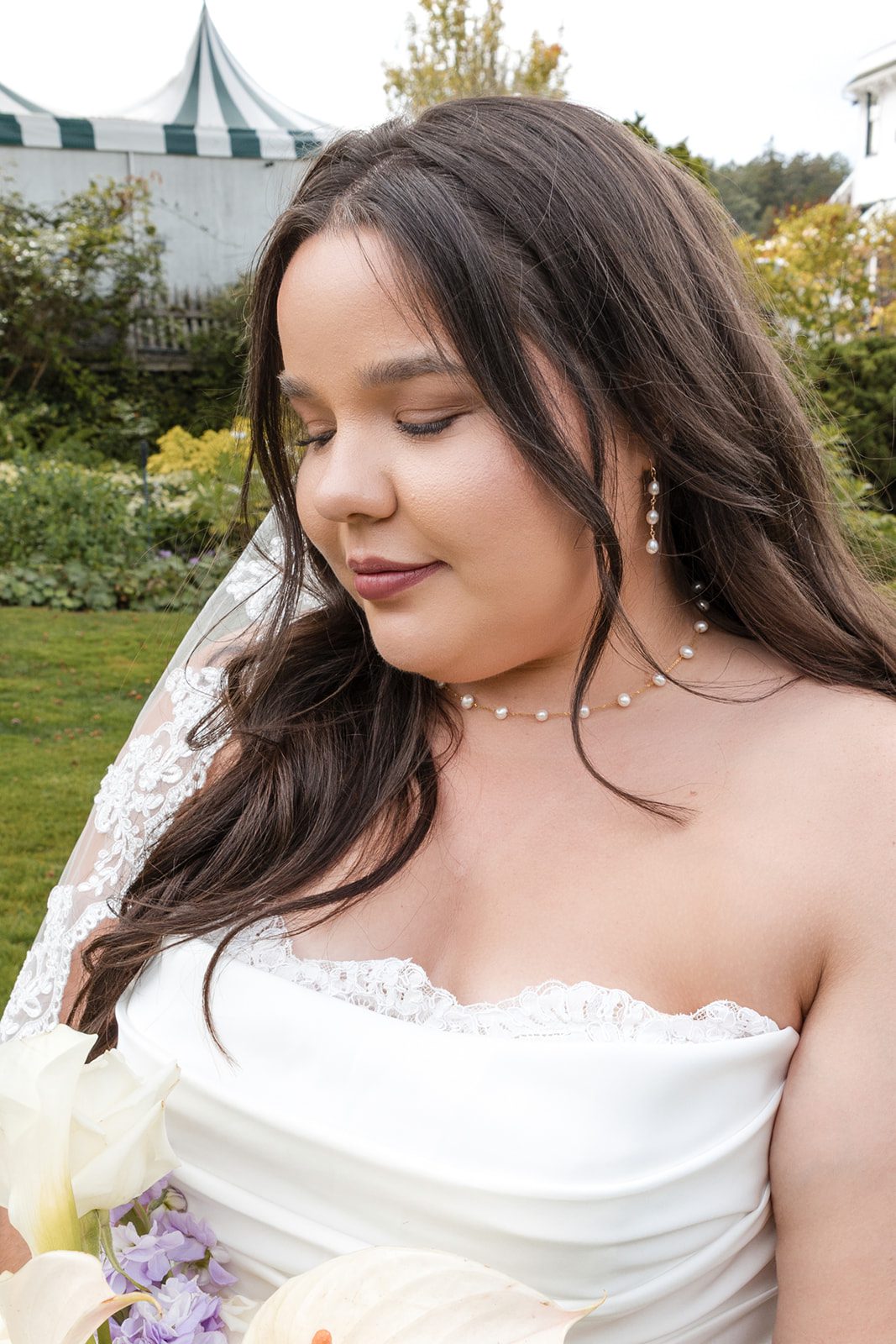 roche-harbor-resort-timeless-seattle-emma-chase-emma-chase-008-04 Bride smiling as she finishes getting ready