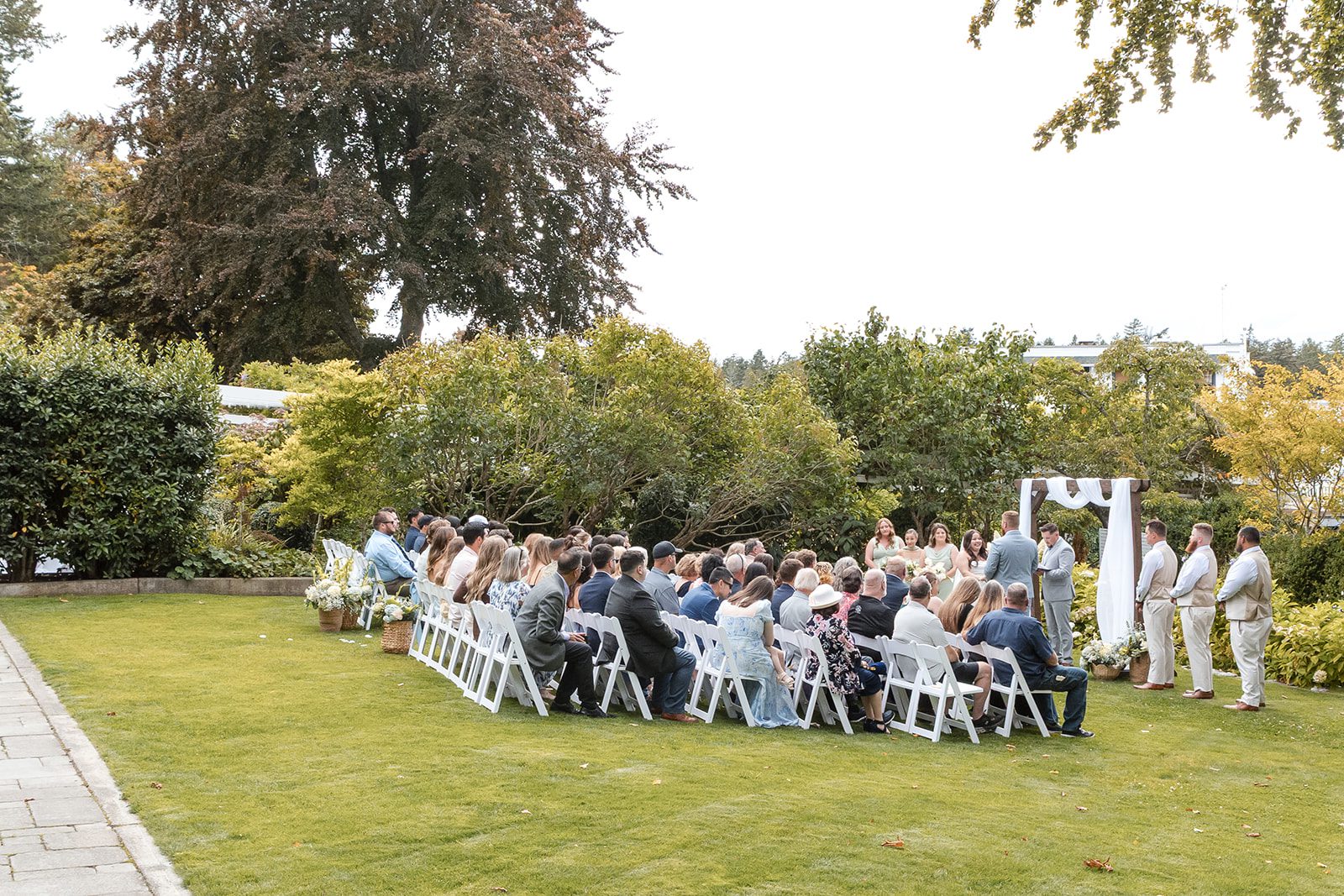 roche-harbor-resort-timeless-seattle-emma-chase-emma-chase-019-09 Wide view of the lawn ceremony