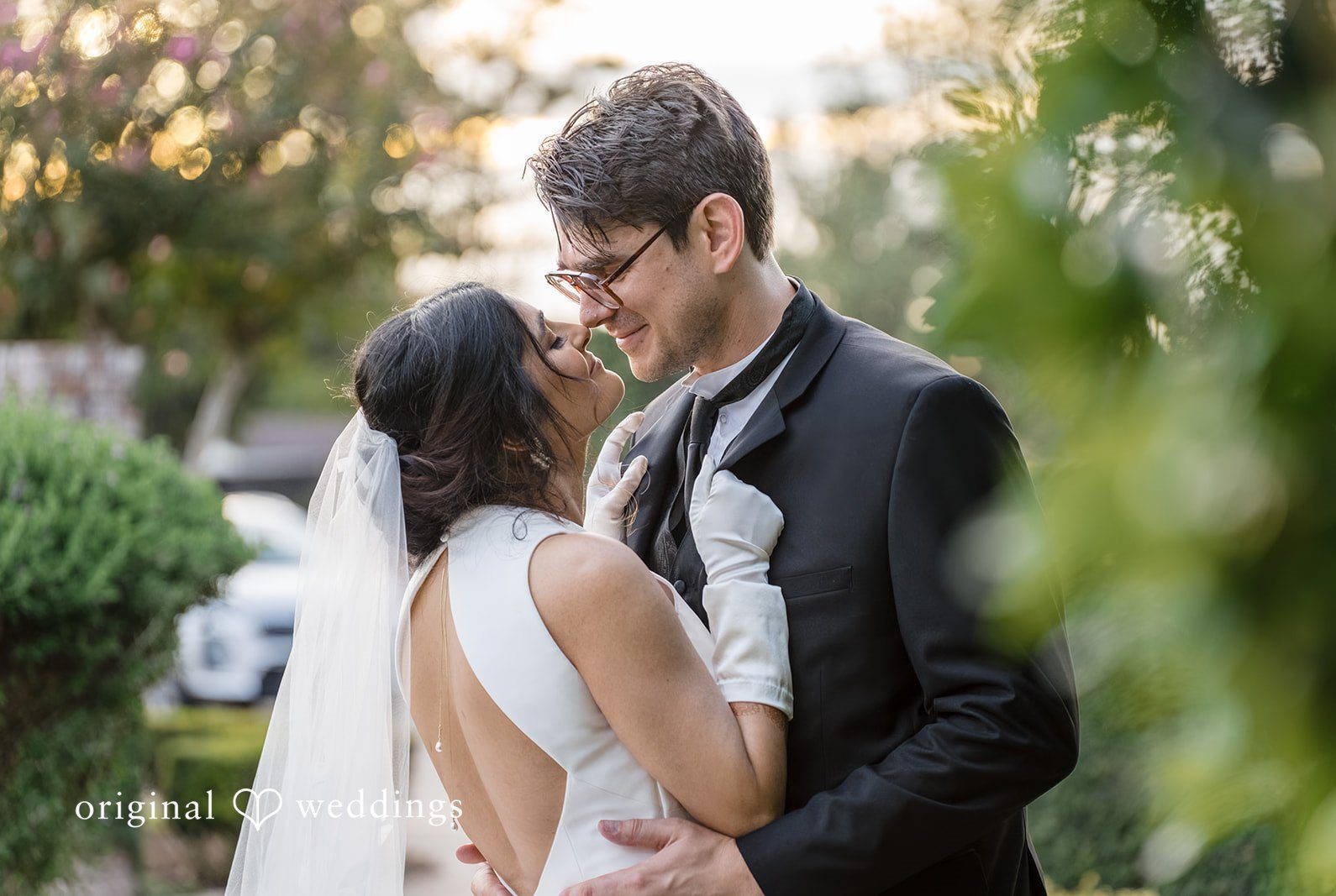 Stunning Portrait of couple at Sugar Creek Country Club by Houston Wedding Photographers from Original Weddings.
