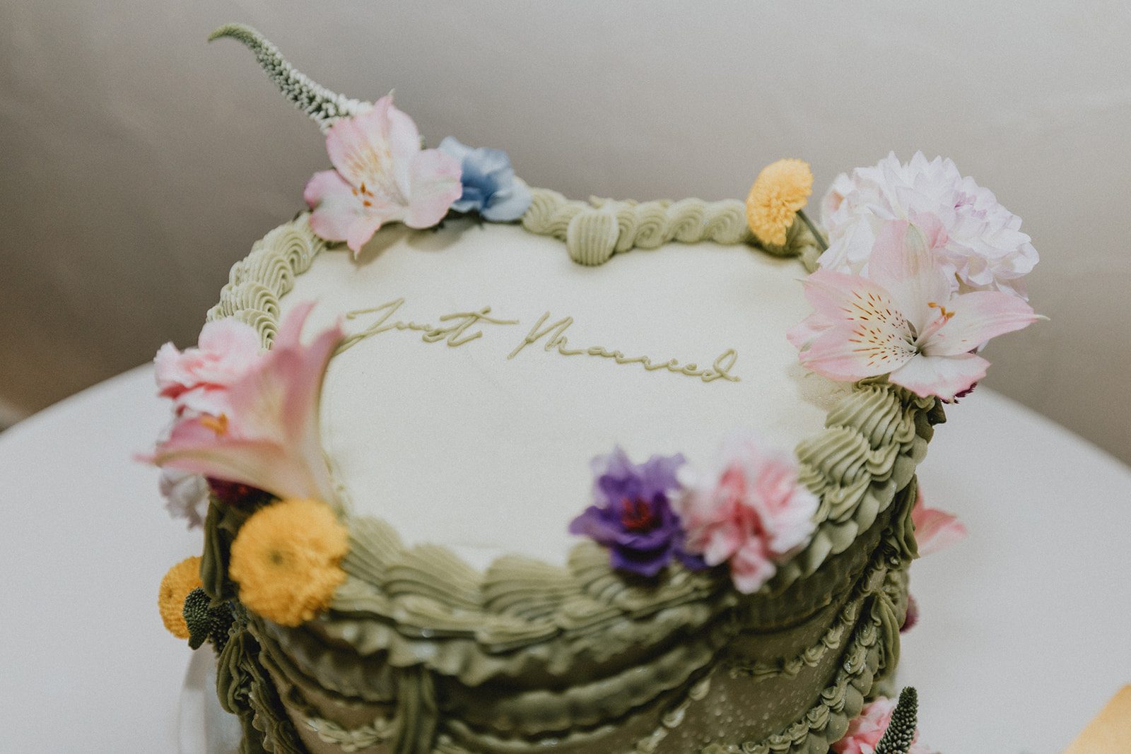 sun-valley-rustic-cleveland-jamie-nick-001-36 Wedding cake with colorful flowers at Sun Valley