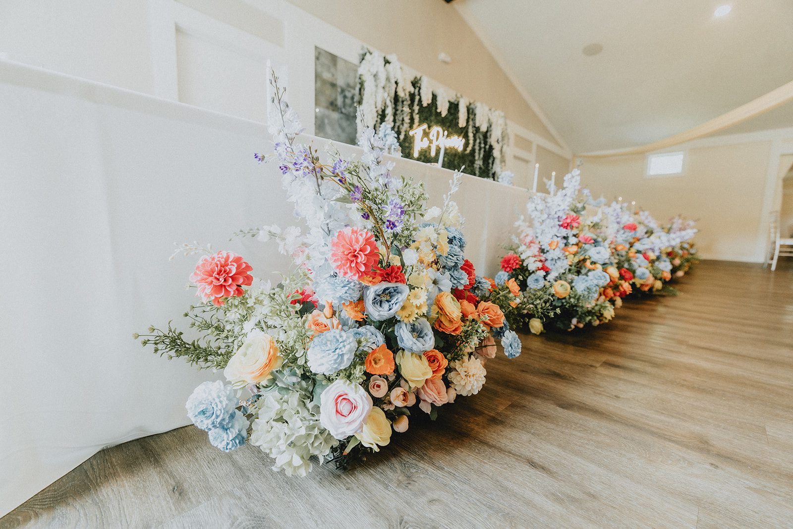 sun-valley-rustic-cleveland-jamie-nick-003-02 Pastel floral arrangement at the reception