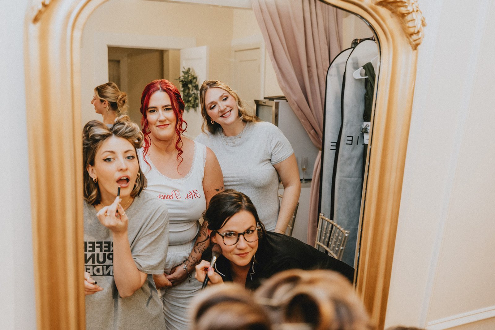 sun-valley-rustic-cleveland-jamie-nick-006-35 Bride getting ready with her bridesmaids at the mirror