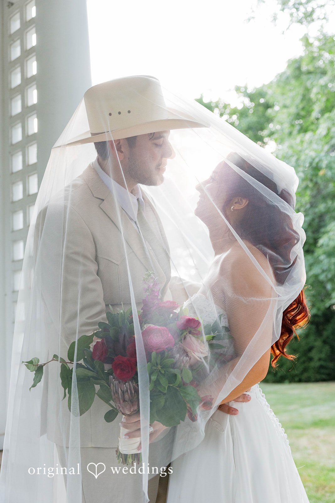 Andrea + Roberto Couple under the veil with a cowboy hat