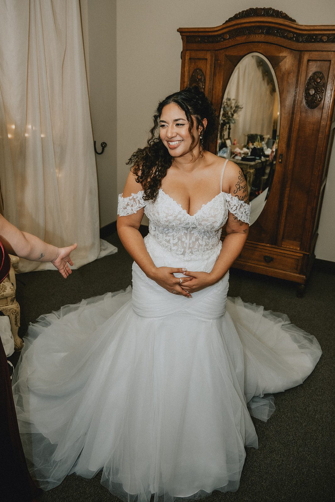 the-empress-estate-rustic-portland-alexis-lucas-alexis-lucas-013-45 The Empress Estate Wedding | Alexis Johnell & Lucas -