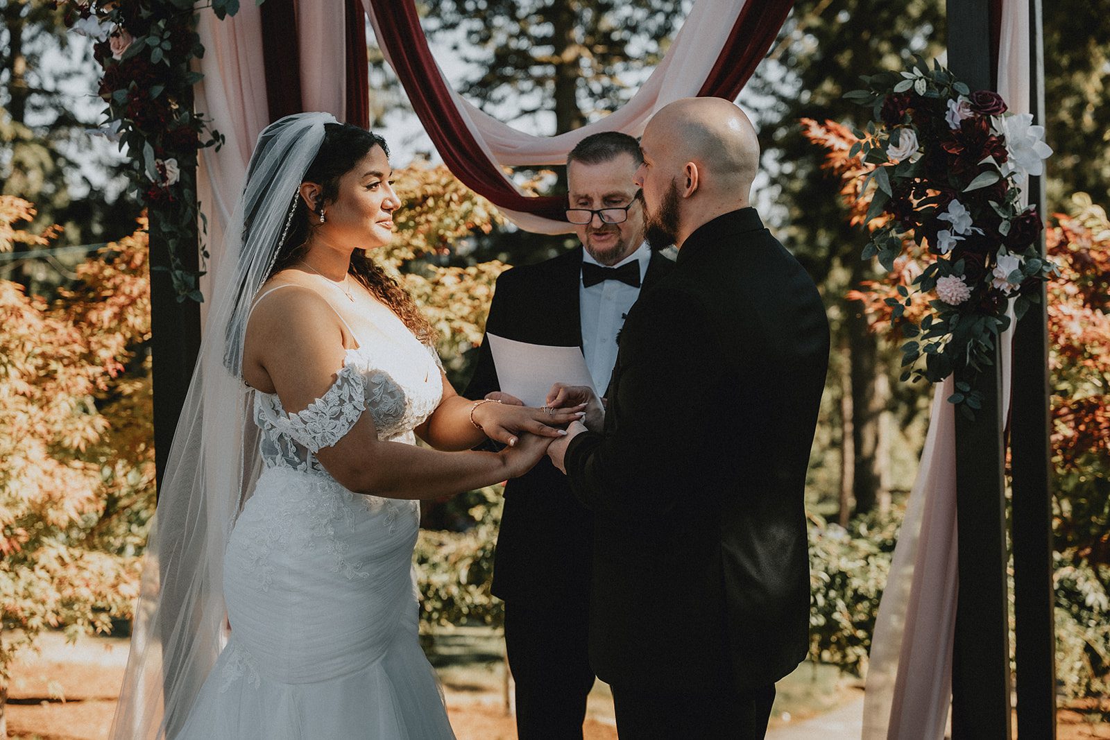 the-empress-estate-rustic-portland-alexis-lucas-alexis-lucas-022-04 The Empress Estate Wedding | Alexis Johnell & Lucas -
