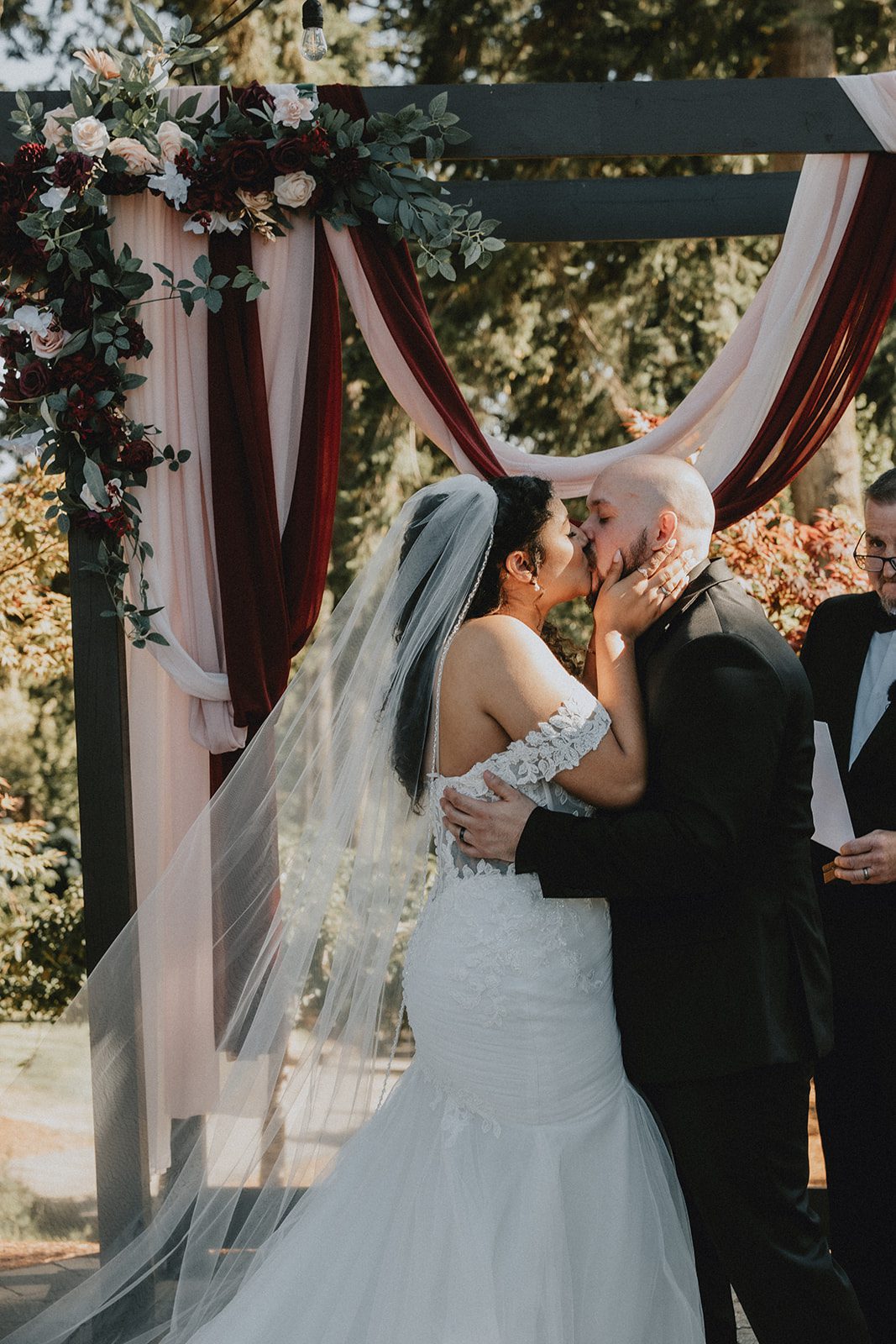the-empress-estate-rustic-portland-alexis-lucas-alexis-lucas-024-14 The Empress Estate Wedding | Alexis Johnell & Lucas -