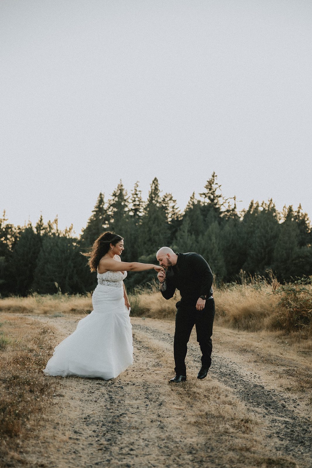 the-empress-estate-rustic-portland-alexis-lucas-alexis-lucas-033-10 The Empress Estate Wedding | Alexis Johnell & Lucas -