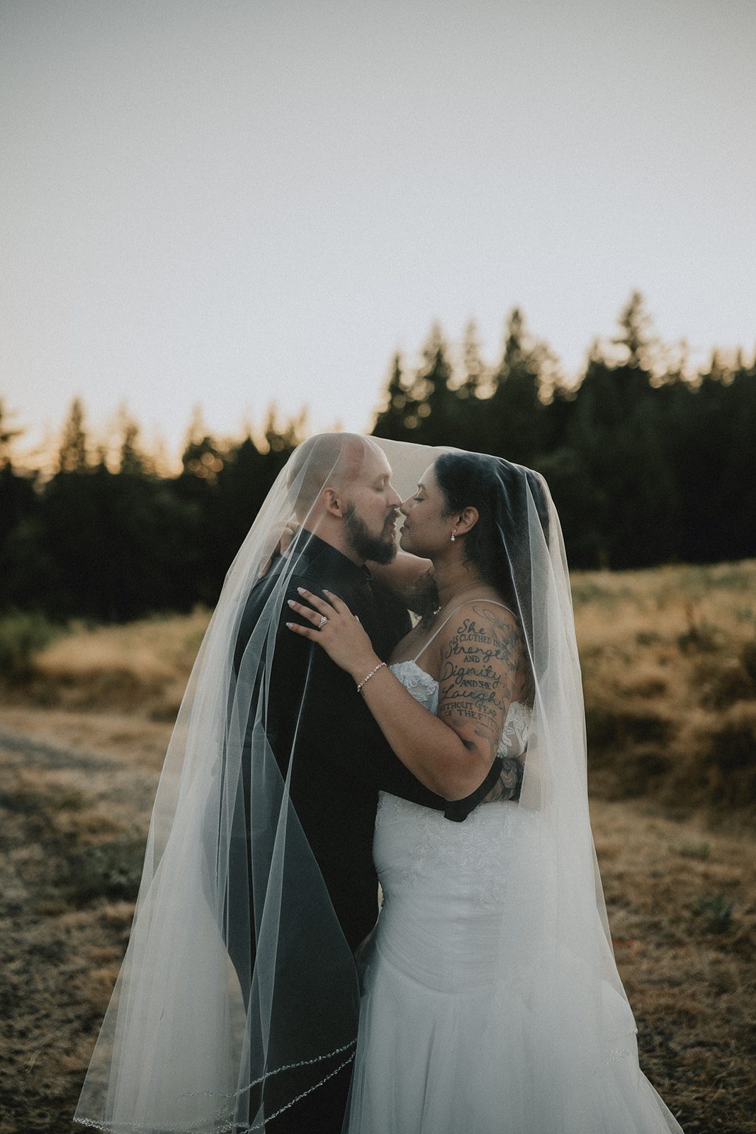 the-empress-estate-rustic-portland-alexis-lucas-alexis-lucas-036-27 The Empress Estate Wedding | Alexis Johnell & Lucas -