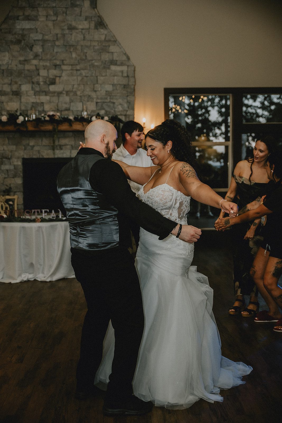 the-empress-estate-rustic-portland-alexis-lucas-alexis-lucas-046-07 The Empress Estate Wedding | Alexis Johnell & Lucas -