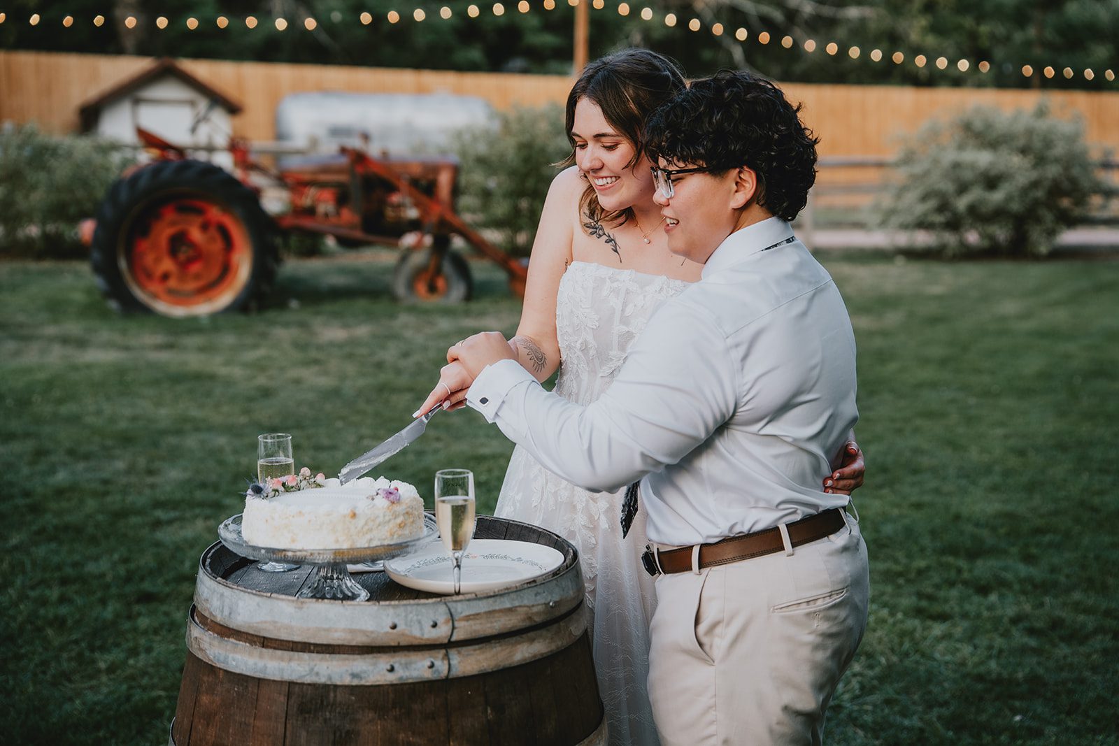 Couple cutting the dessert