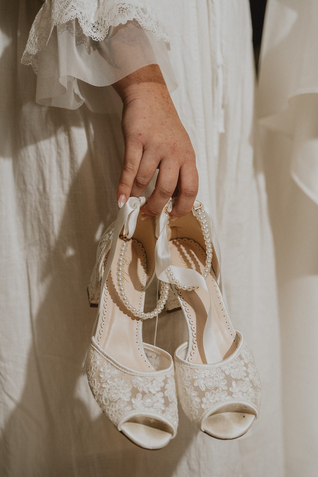 Close up of the bride's wedding shoes