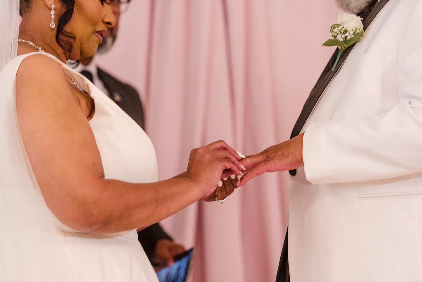 toms-country-place-timeless-cleveland-theodore-kimberle-theodore-kimberle-015-02 Tom's Country Place Wedding | Theodore & Kimberle -