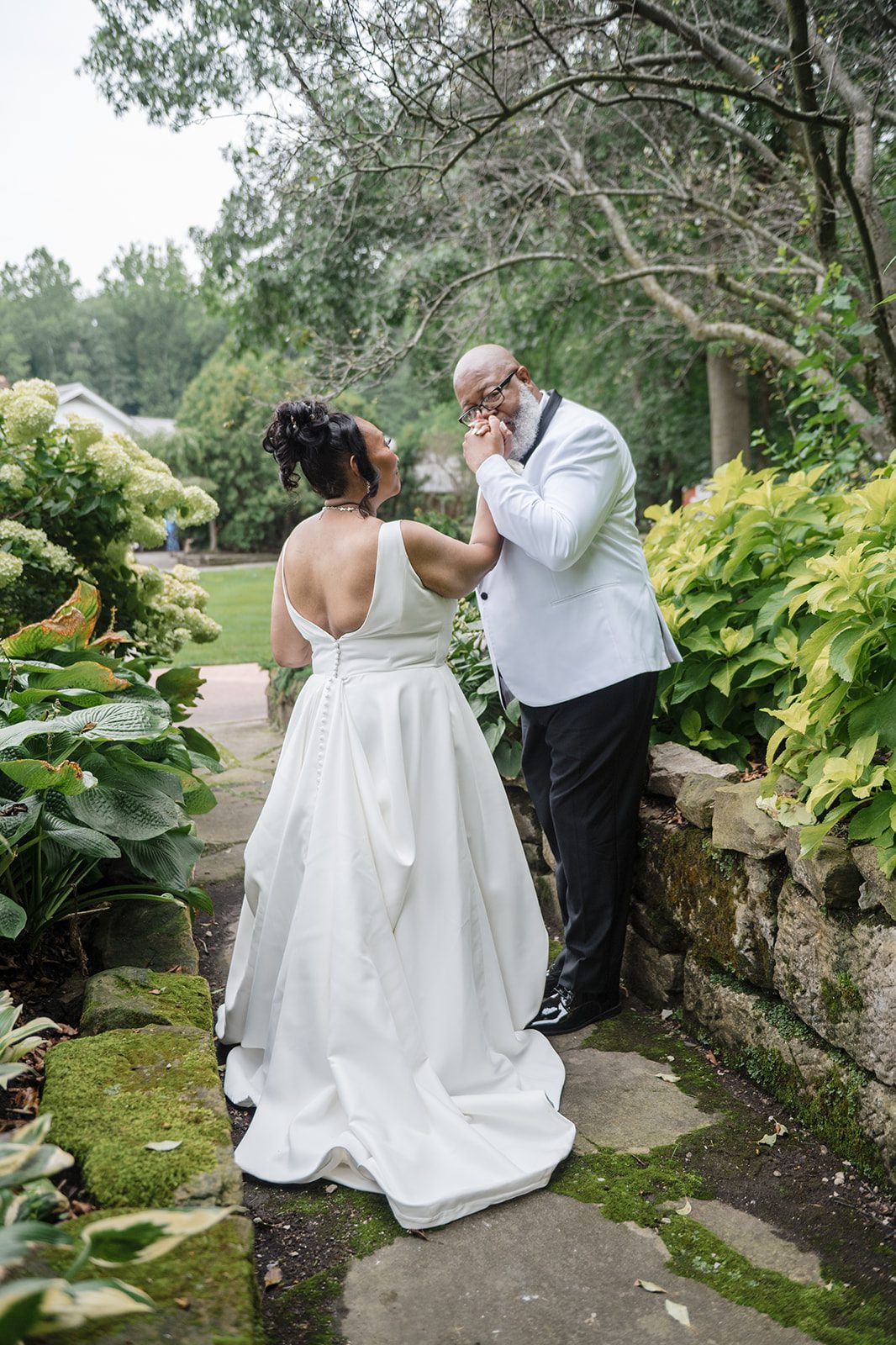 toms-country-place-timeless-cleveland-theodore-kimberle-theodore-kimberle-029-05 Tom's Country Place Wedding | Theodore & Kimberle -
