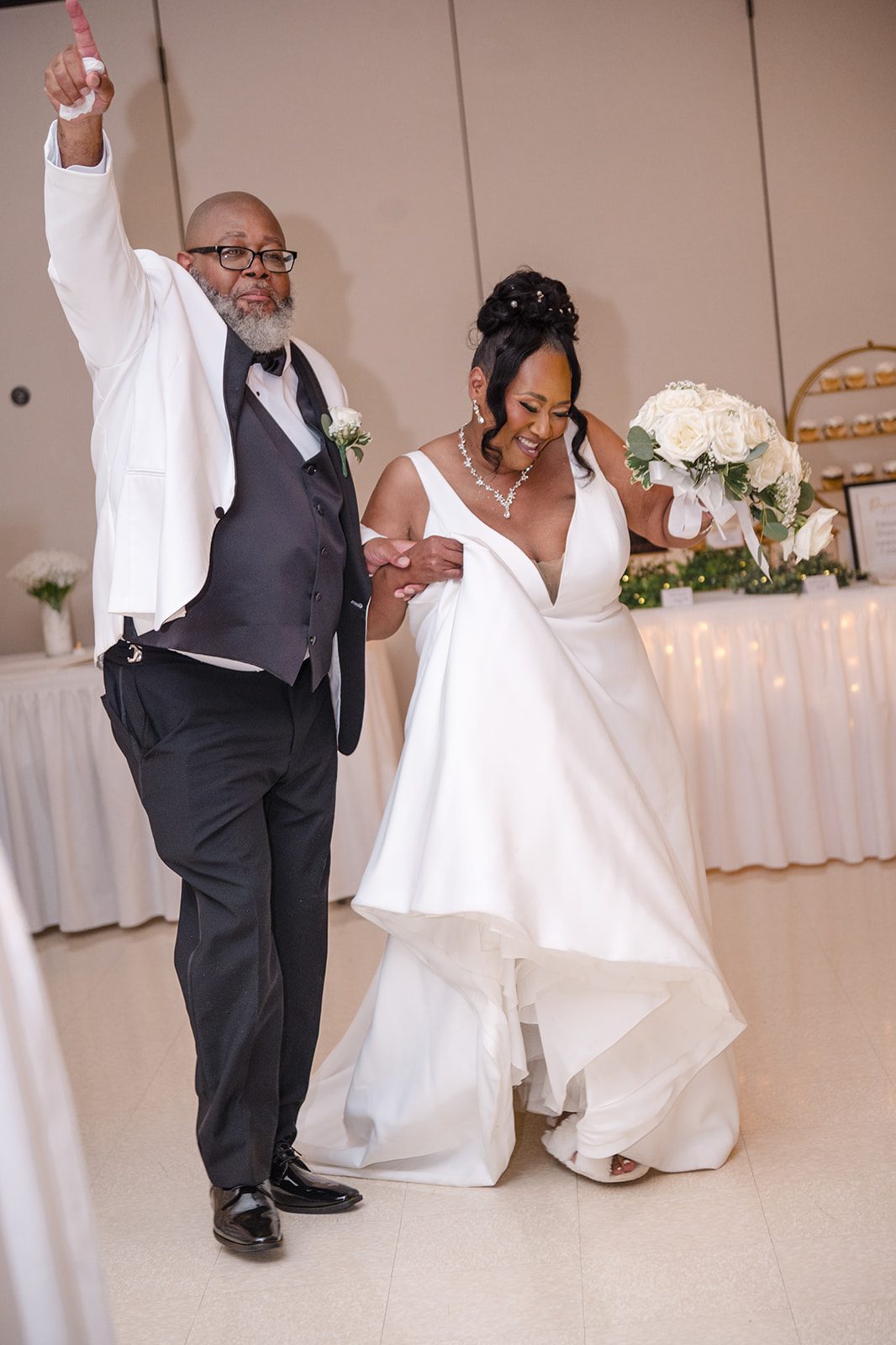 toms-country-place-timeless-cleveland-theodore-kimberle-theodore-kimberle-034-24 Tom's Country Place Wedding | Theodore & Kimberle -