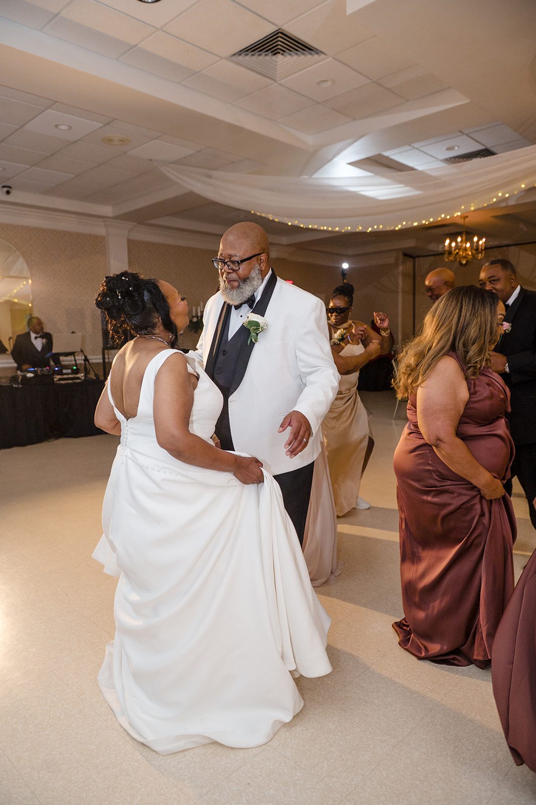 toms-country-place-timeless-cleveland-theodore-kimberle-theodore-kimberle-040-32 Tom's Country Place Wedding | Theodore & Kimberle -