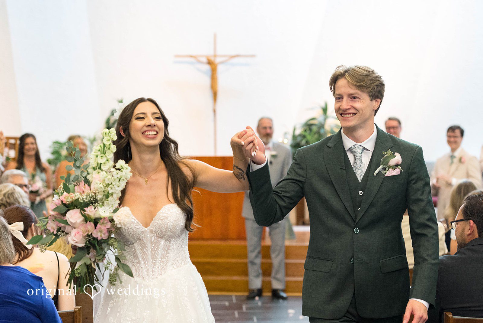 Couple celebrating at the end of the ceremony