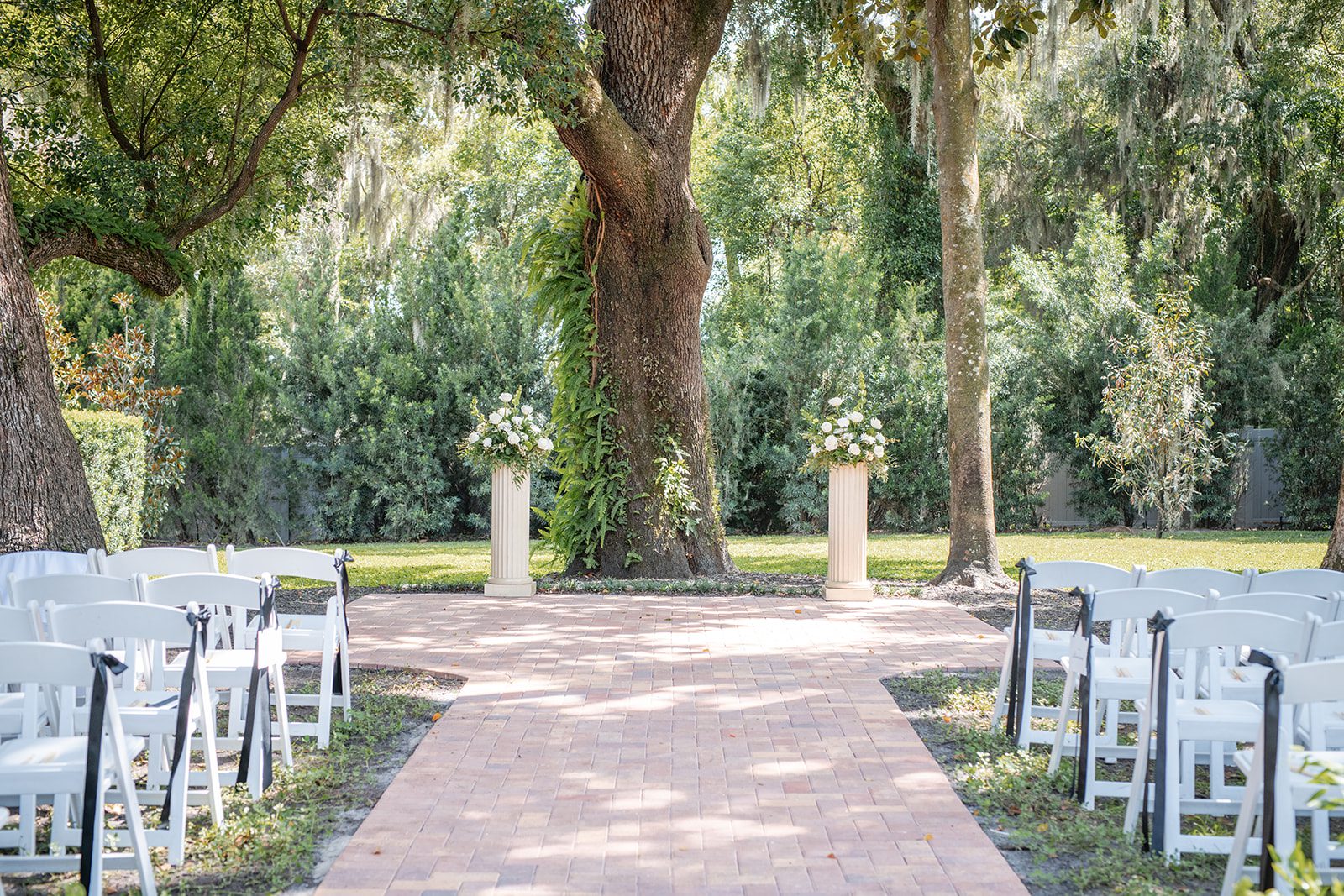villa-festa-timeless-orlando-alondra-madison-002-26 Ceremony aisle under the oak trees at Villa Festa