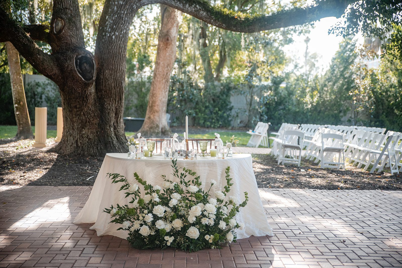 villa-festa-timeless-orlando-alondra-madison-003-34 Garden lawn and oak trees at Villa Festa