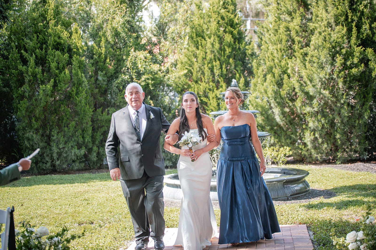 villa-festa-timeless-orlando-alondra-madison-009-01 Bride walking down the aisle with her family