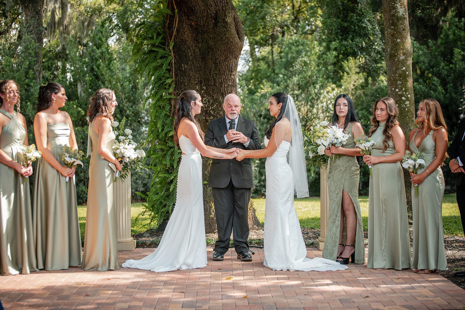 villa-festa-timeless-orlando-alondra-madison-014-20 Outdoor ceremony with the wedding party