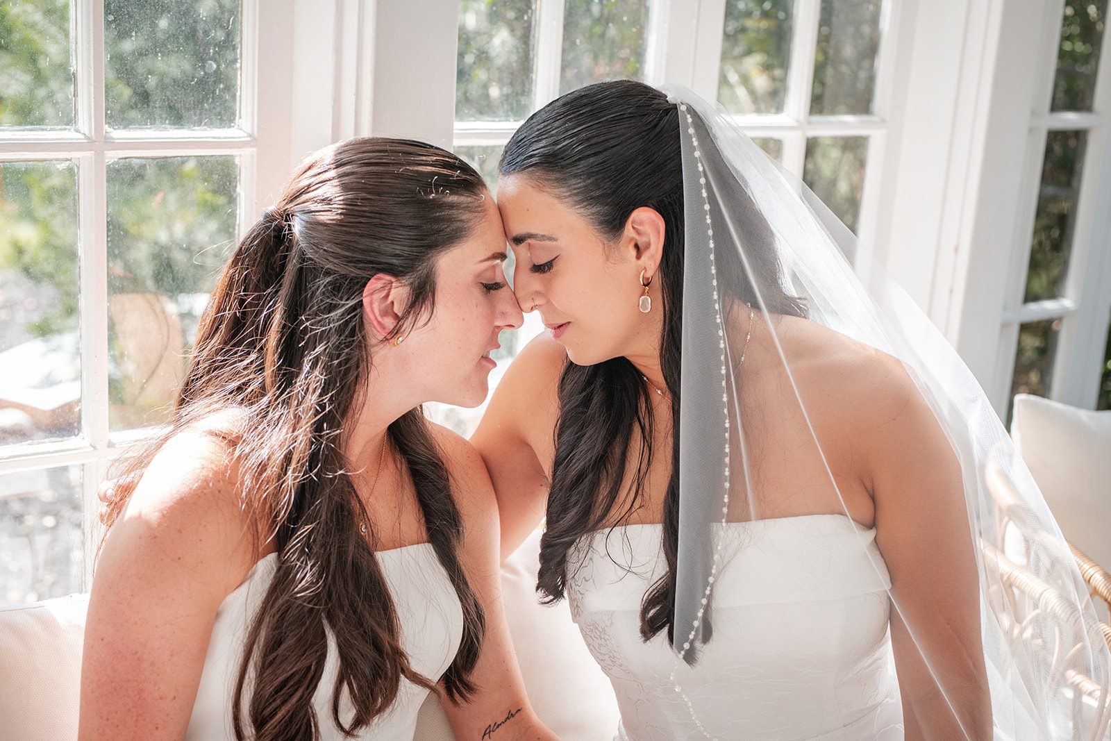 villa-festa-timeless-orlando-alondra-madison-019-15 Brides touching foreheads by the window