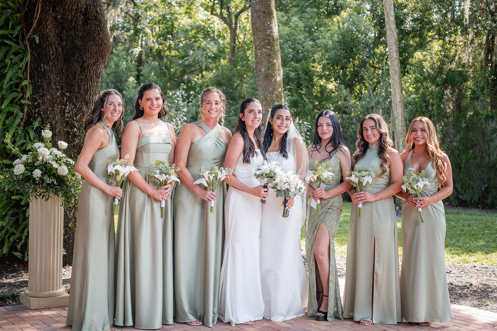 villa-festa-timeless-orlando-alondra-madison-027-30 Brides with their bridesmaids in sage green
