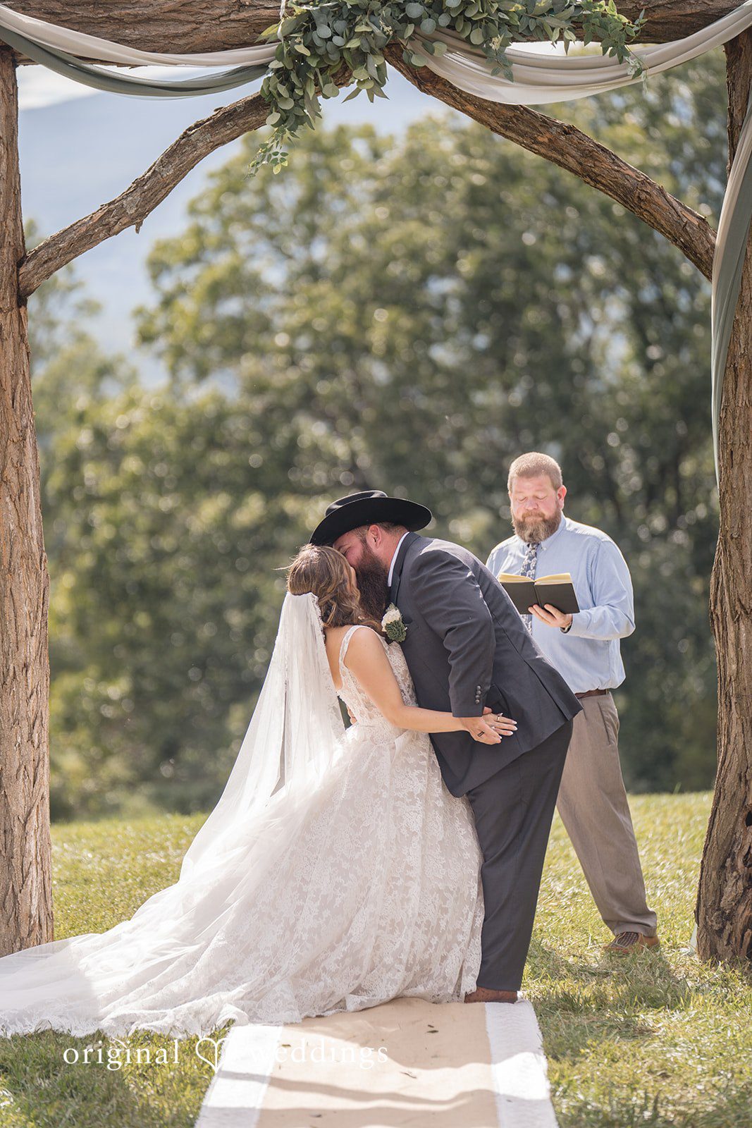 Shelby + Eli First kiss