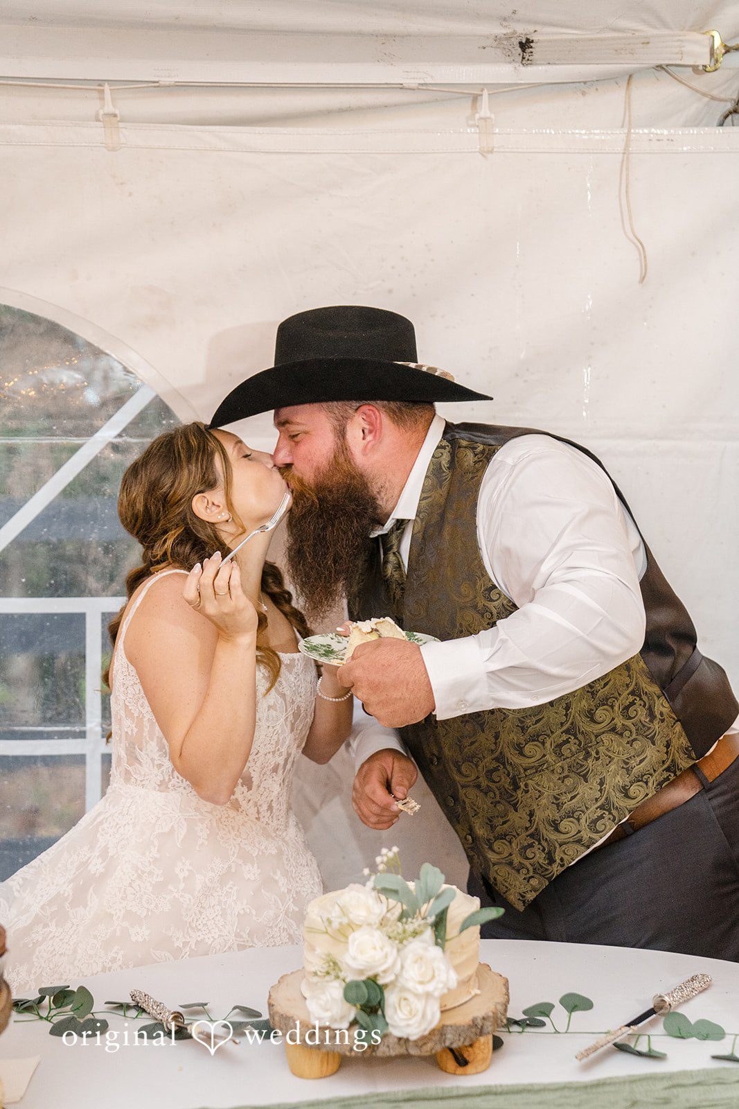 Shelby + Eli The couple shares a romantic kiss