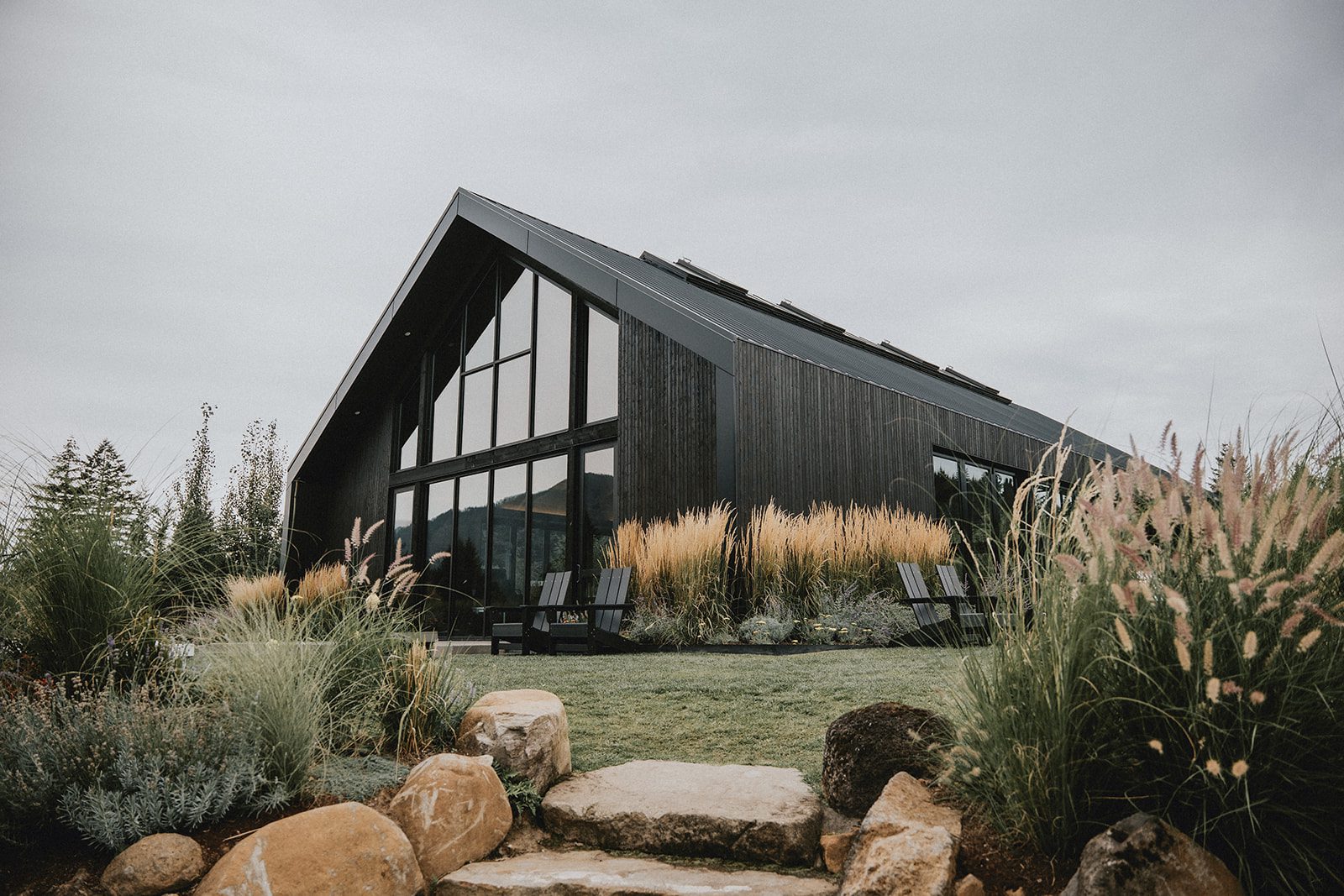 wind-mountain-ranch-rustic-portland-cj-rachel-p001-02 Modern lodge at Wind Mountain Ranch