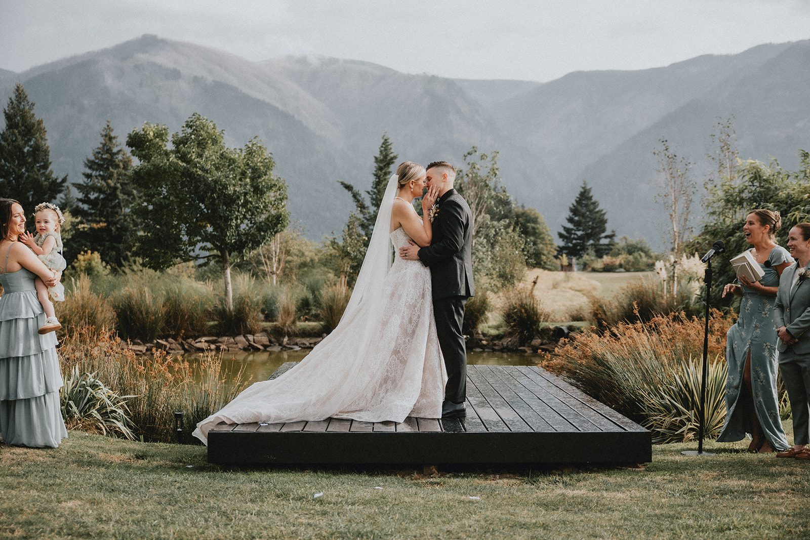 wind-mountain-ranch-rustic-portland-cj-rachel-p015-02 First kiss with the Columbia River Gorge in the background
