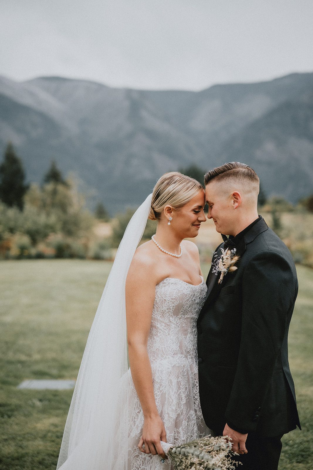 wind-mountain-ranch-rustic-portland-cj-rachel-p019-07 Couple standing close in front of the trees