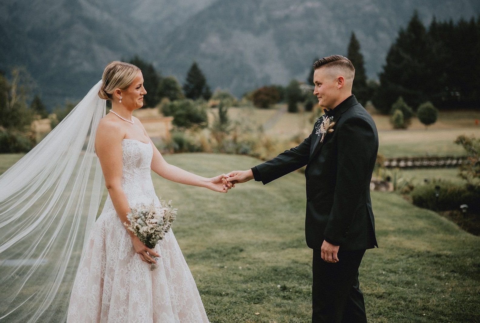 Portland Wedding Photographers at Wind Mountain Ranch | CJ & Rachel