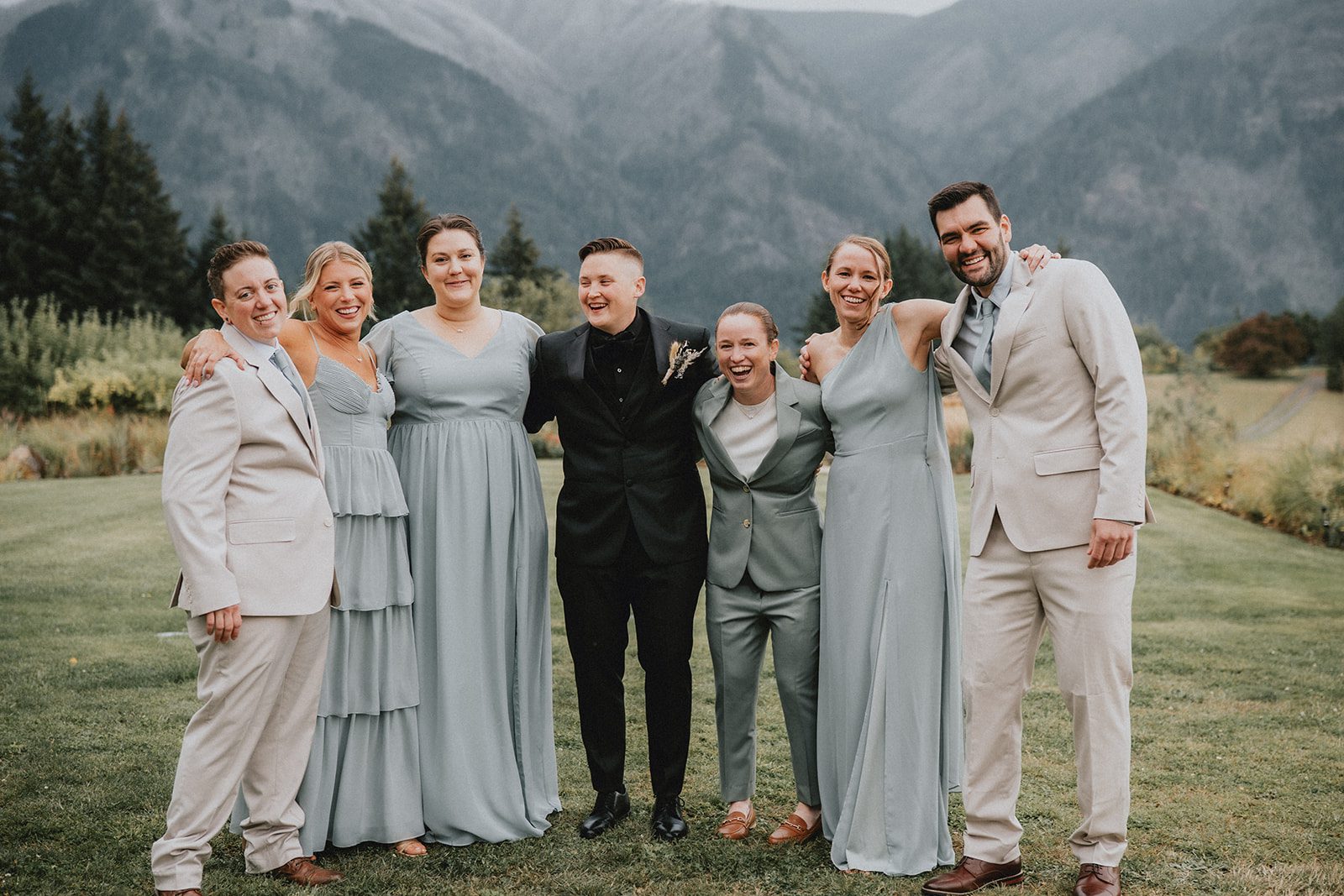 wind-mountain-ranch-rustic-portland-cj-rachel-p029-05 Wedding party lined up with the mountains behind them